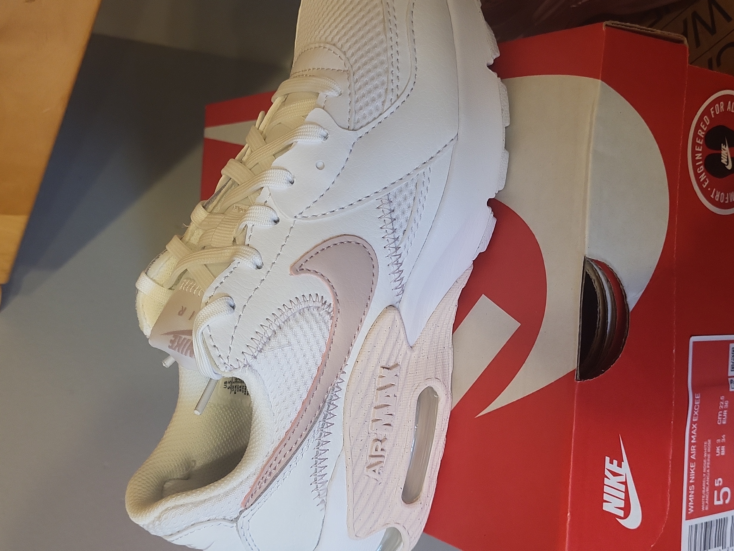 Nike Air Max Excee White Barely Rose White Women’s 5.5 Medium New Inbox.